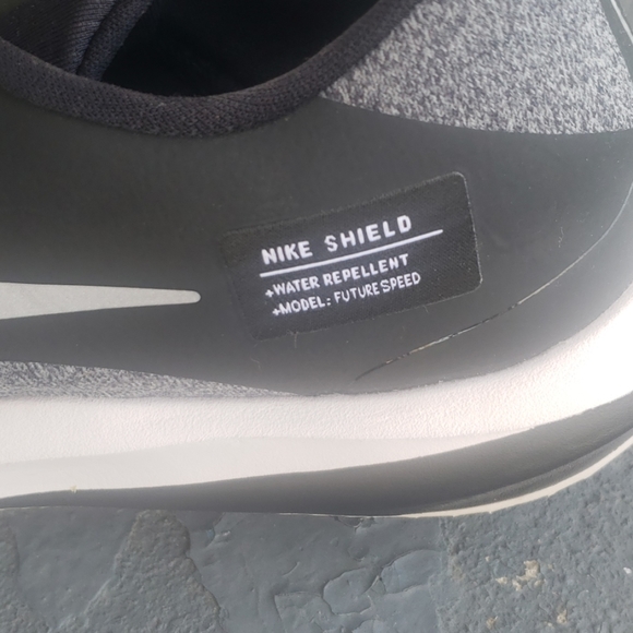 Nike - Picture 3 of 8